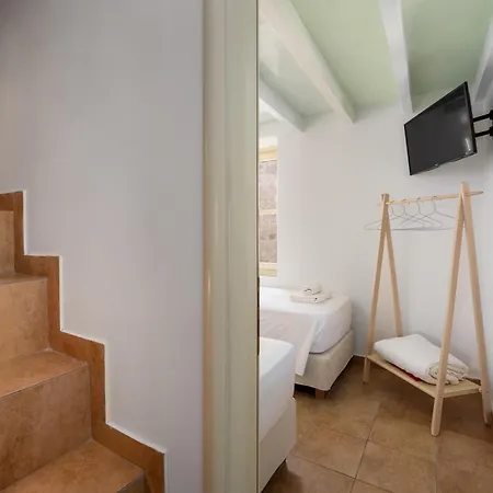 Theoni Case de vacanță