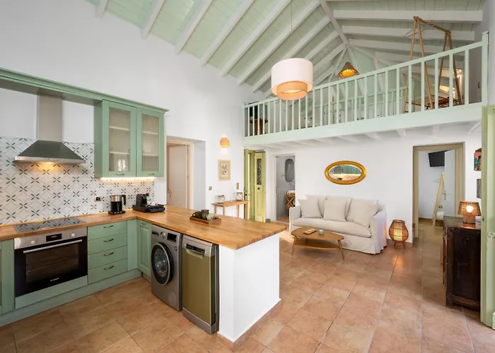 Theoni Tatil Evi Chalki Town