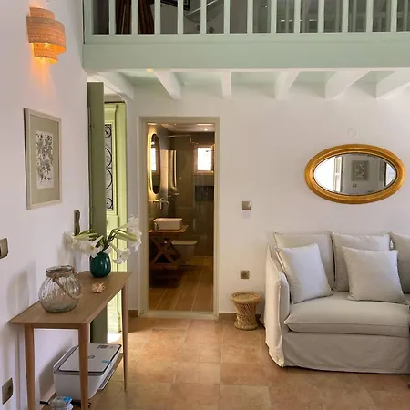 Holiday home Theoni