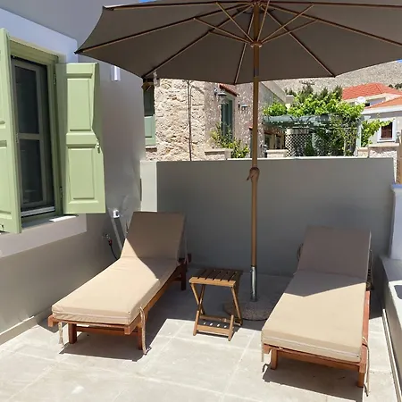 Holiday home Theoni