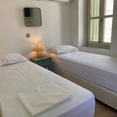 Holiday home Theoni