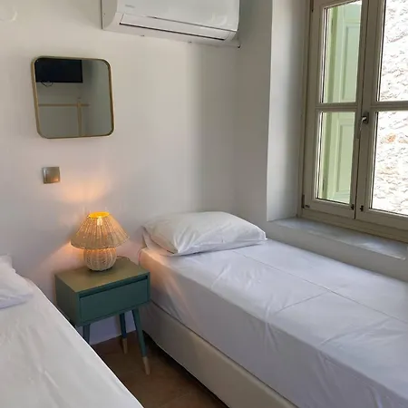 Holiday home Theoni *