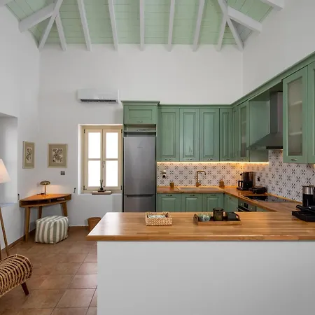 בית נופש Theoni האלקי