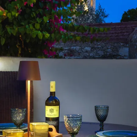 בית נופש Theoni האלקי